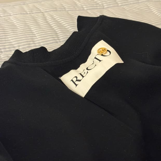 렉토 로고패치 맨투맨