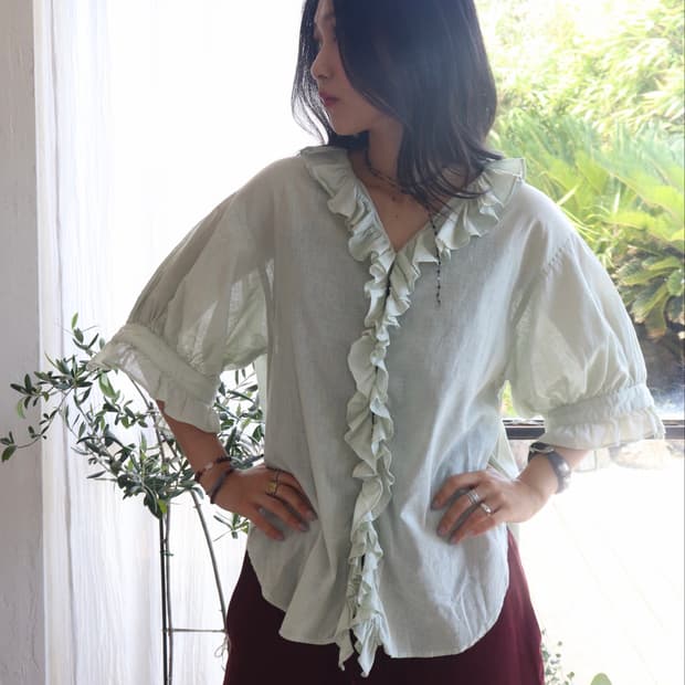 [Beams Boy] Linen Full Ruffle Blouse