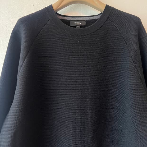 띠어리 남성 블랙 라운드니트 울니트