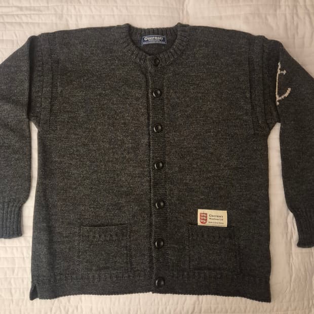 [건지울른스] 피셔맨 니트 가디건 차콜 44(105)