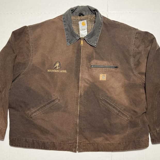 칼하트 J97 디트로이트 마운틴 로럴 커스텀 자켓 다크브라운