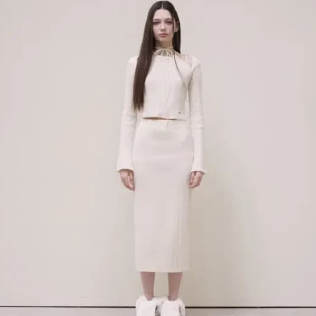 라벨르블랑 스노우 홀터넥 니트 아이보리