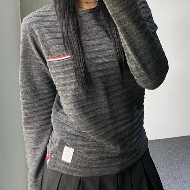톰 브라운 스트라이프 포켓 울 롱슬리브