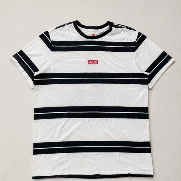 Levi’s 리바이스 단가라 라운드 반팔