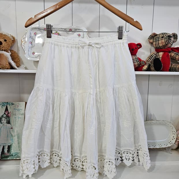 레이스 자수 스커트