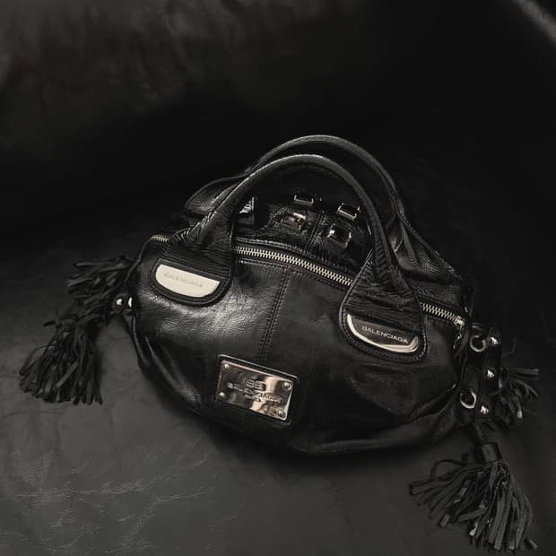 발렌시아가 y2k 스퀘어큐빅 로고플레이트 미니 토트백