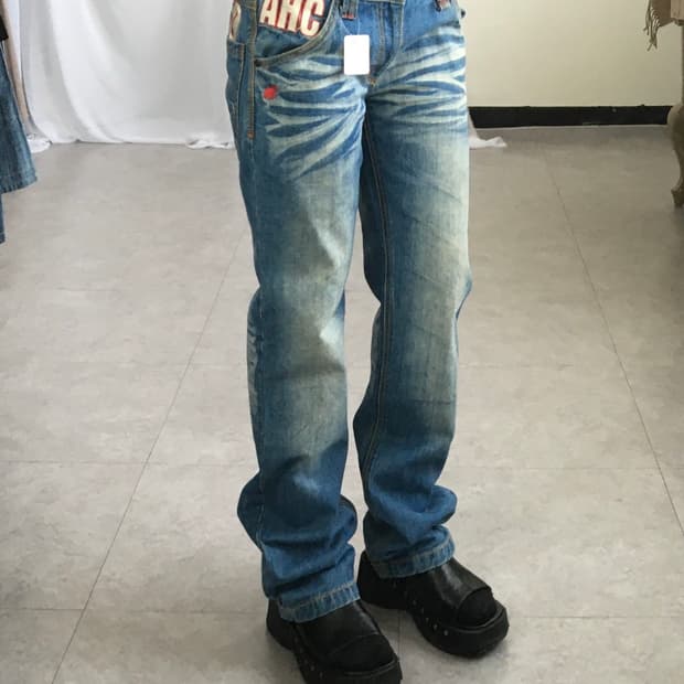 Gotcha back needle work denim pants