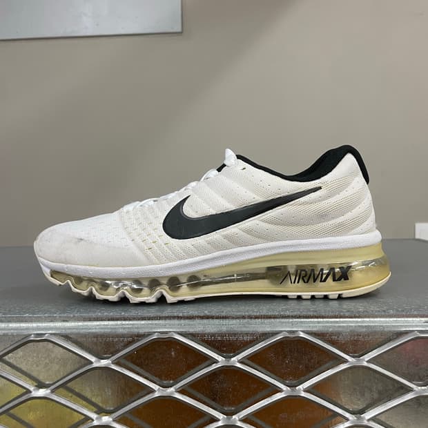 나이키 에어맥스 2017 화이트 블랙 245