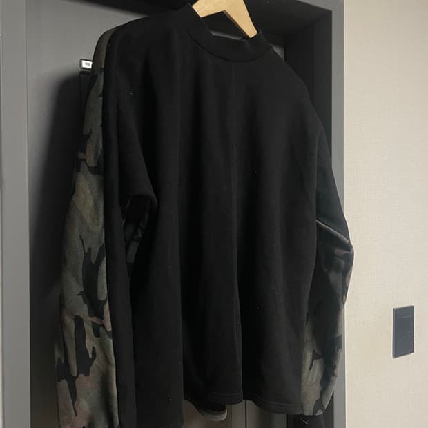 오메르타 블랙/카모플라쥬 패턴 맨투맨 오버핏기모 (100-105)