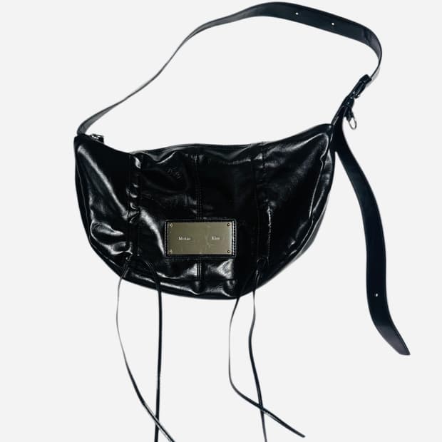 Matin Kim / 크링클 레더 숄더백 / 블랙