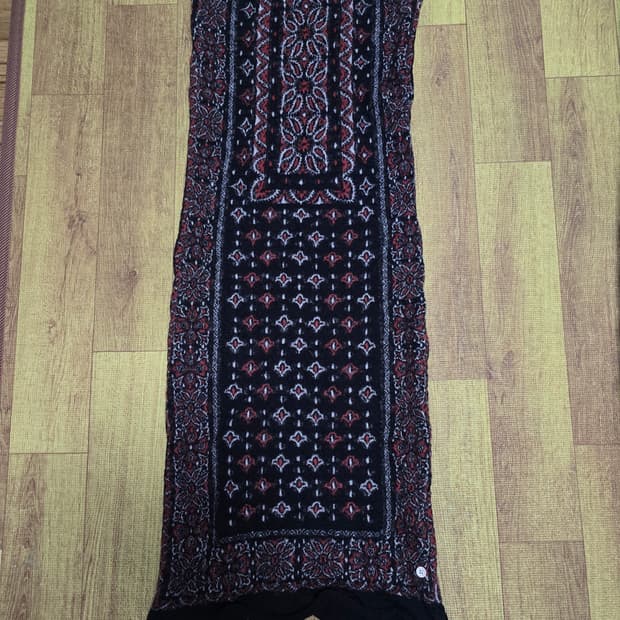 캐피탈 컬러풀 빅 펠티드 울 반다나 머플러 포 맘 블랙