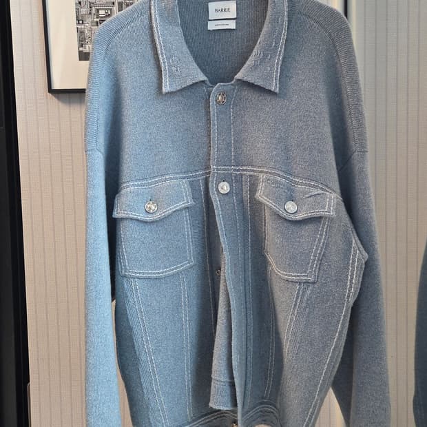 Barrie 캐시미어 가디건 팝니다.
