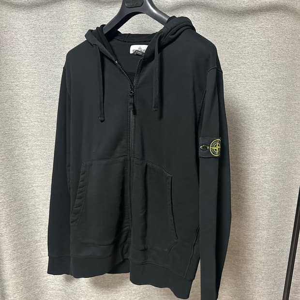 스톤아일랜드 와펜 후드집업 블랙 (XXL)