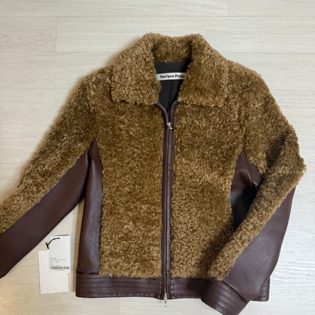 더오픈프로덕트 한소희 뽀글이 퍼 자켓