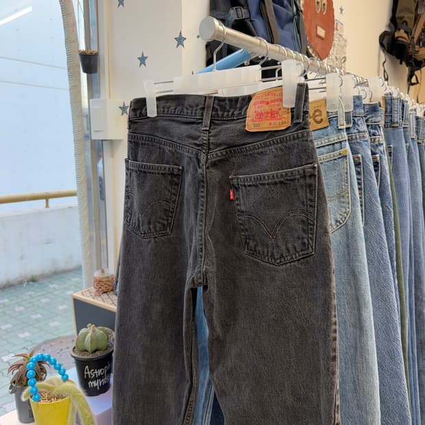 00s Levi’s 550