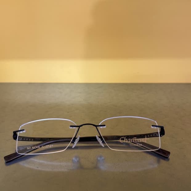 Charmant Titanium 무테 스퀘어 프레임