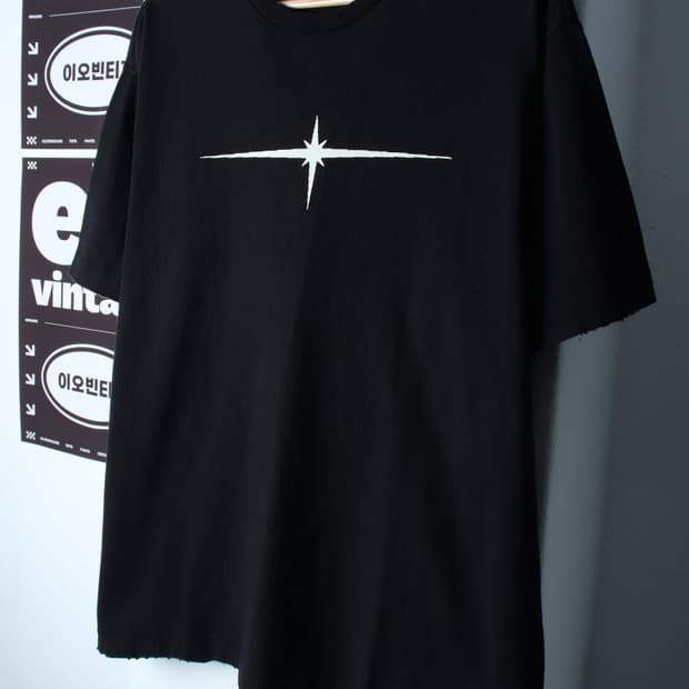 (L-XL) 틸던 반팔 티셔츠 인비테이션 그런지 블랙 스트릿-H33565