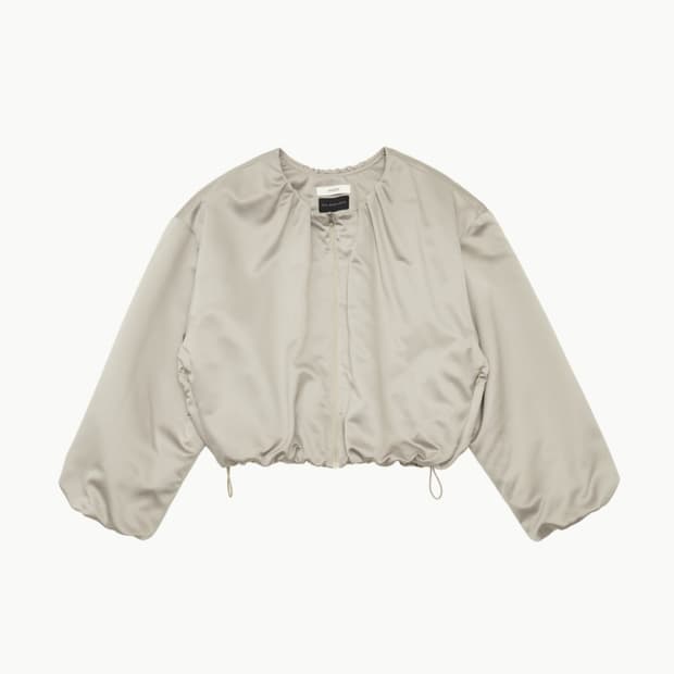 아모멘토 실키 패디드 크롭 점퍼 베이지