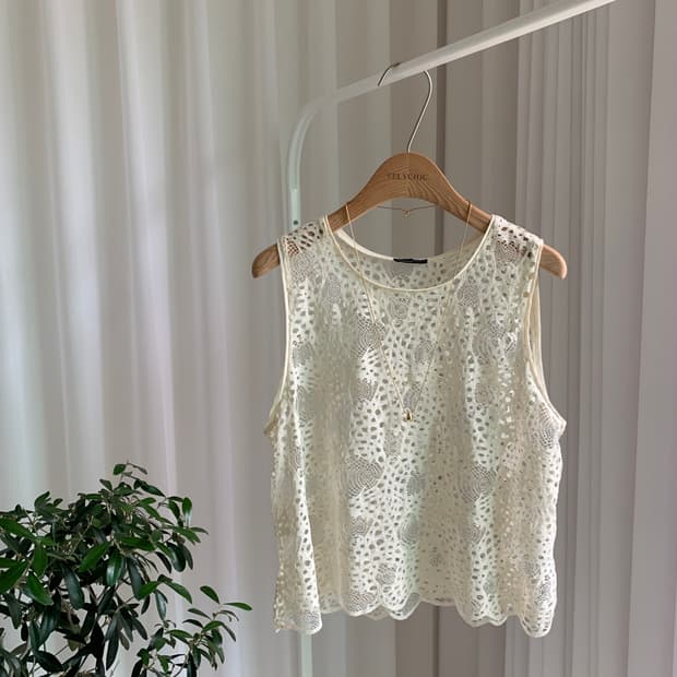 자라 ZARA 아일렛 레이스 클라우드 커팅 슬리브리스
