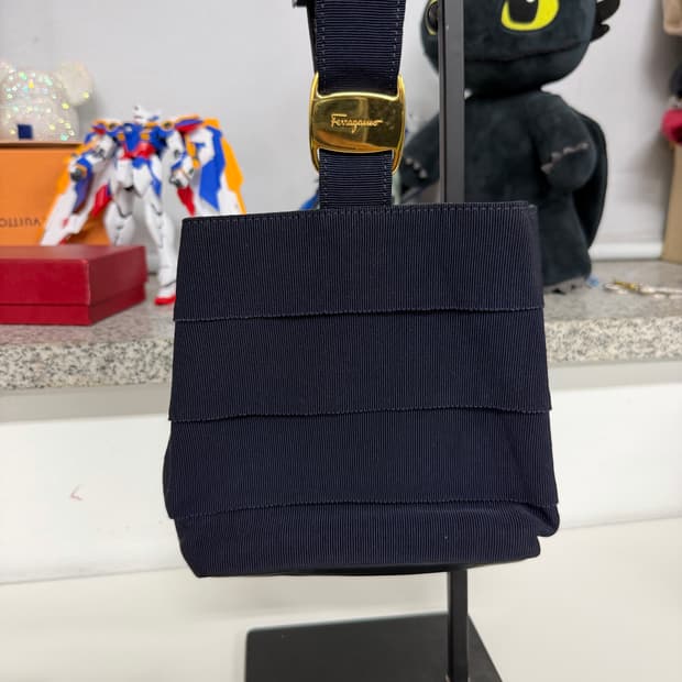 정품) 페라가모 바라 티어드 원 핸들백