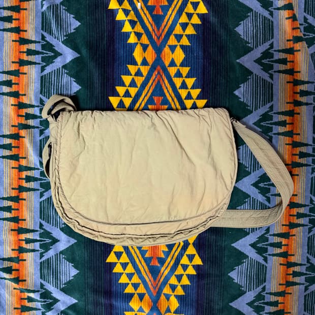 마지언타이틀 러너스 백