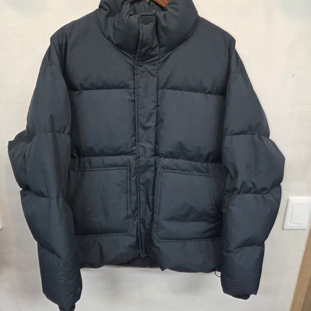 질스튜어트 스포츠 프린팅로고 푸퍼 숏패딩 xl 딥그린 