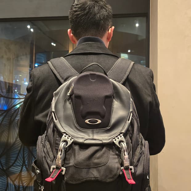 Oakley 오클리 키친 싱크 백팩 실버 블랙