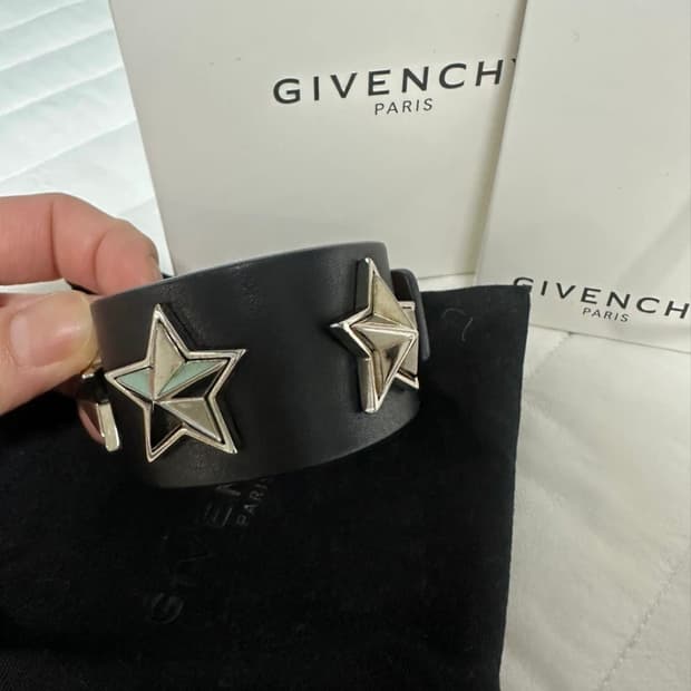 발렌시아가 지방시 팔찌