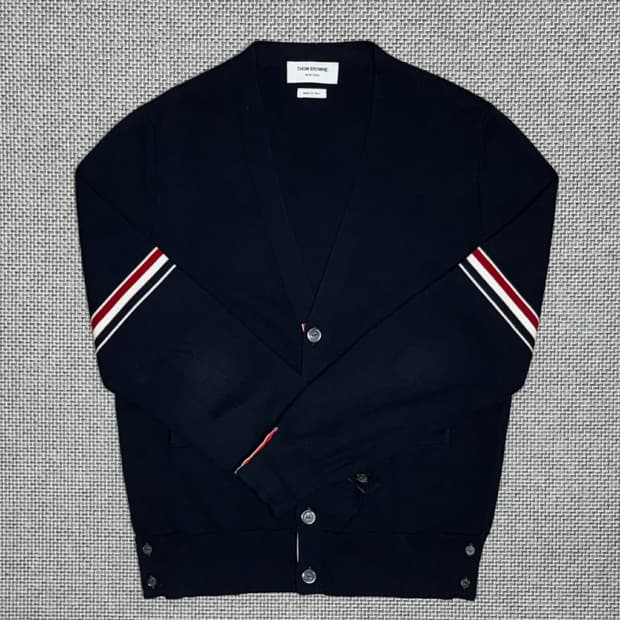톰브라운 암밴드 밀라노스티치 가디건