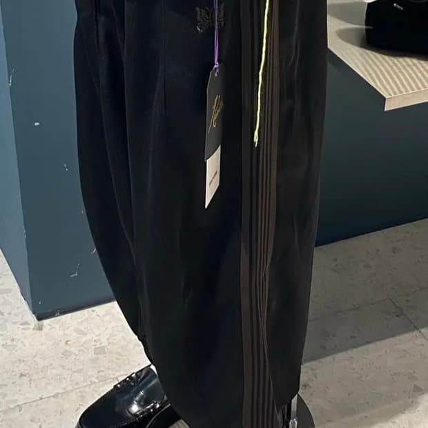 니들스 팩토리 HD 트랙 팬츠 폴리 스무스 블랙 브라운