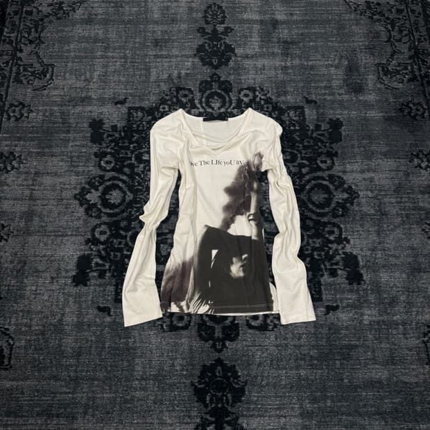 Fuga white lettering printing cut sew