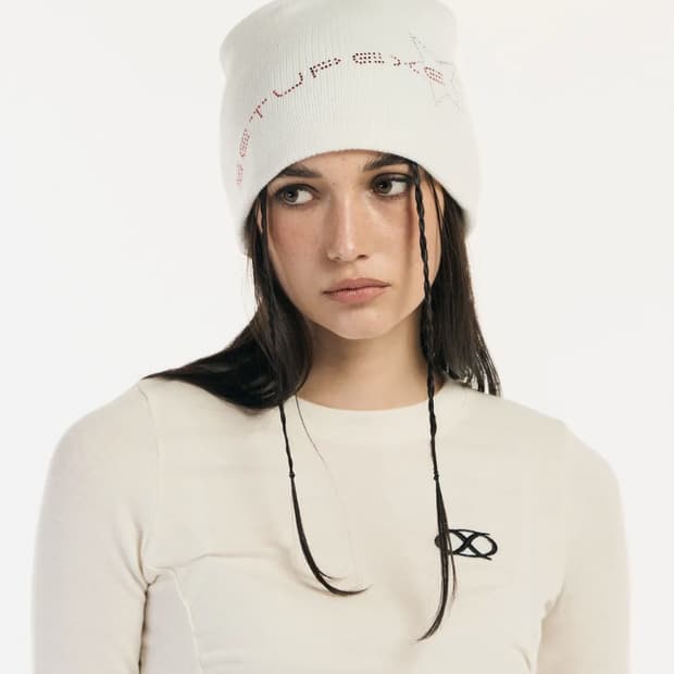 Star red lettering hotfix Beanie [Ivory]