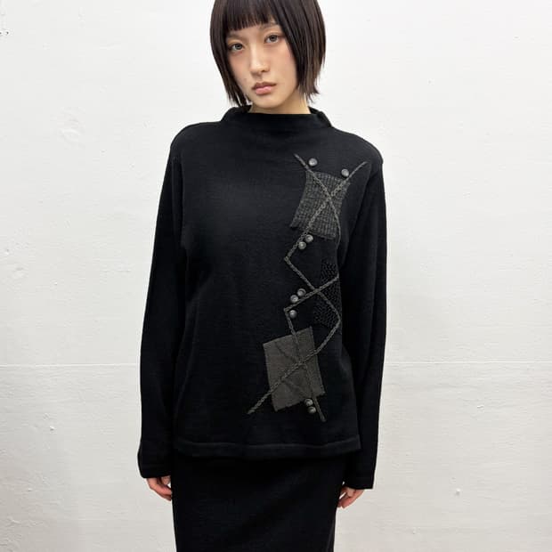 빈티지 버튼 디테일 아가일 스웨터