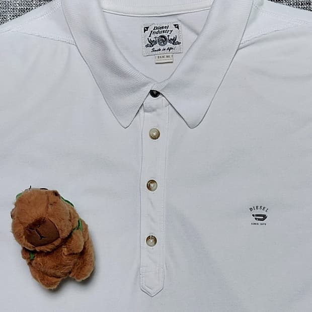 [XL] 디젤(Diesel) 메탈 로고 스티치 화이트 카라티 폴로셔츠