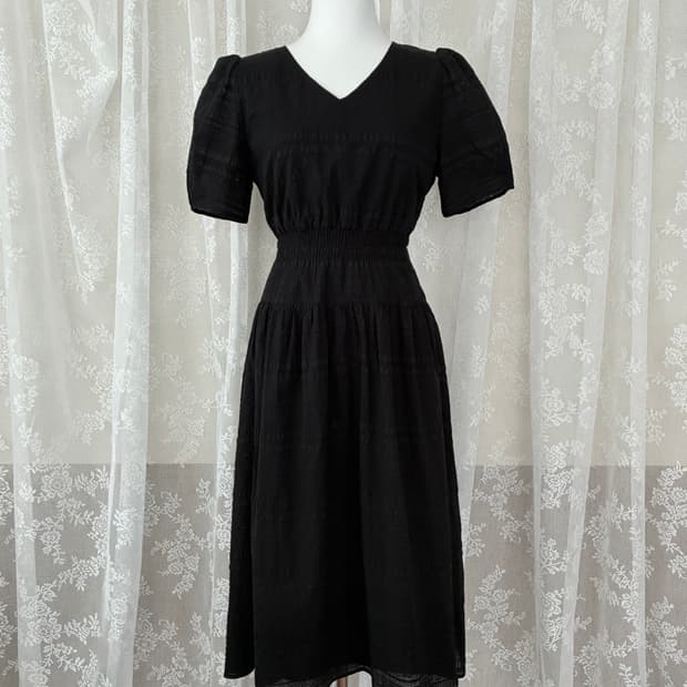 55) 리스트 25SS 스모킹 브이넥 플레어 원피스 블랙