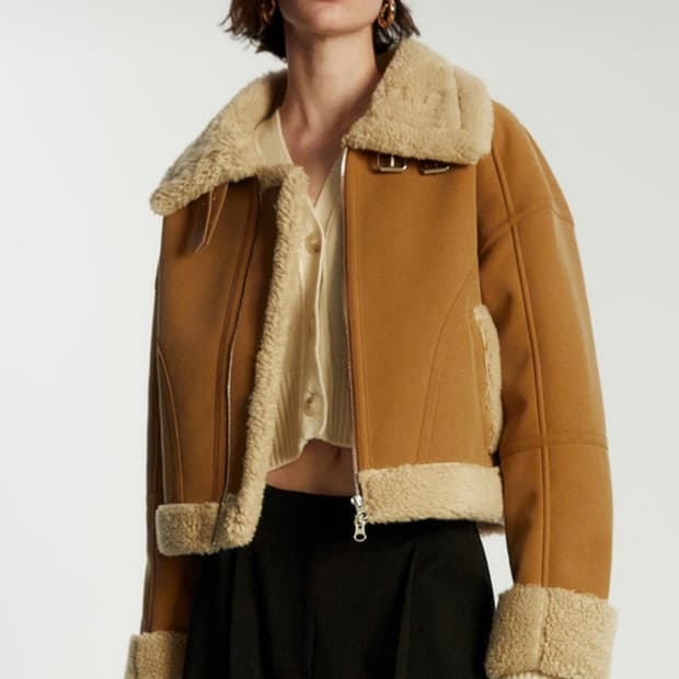 리메크 무스탕 베이지 Wide Collar Shearling Jacket