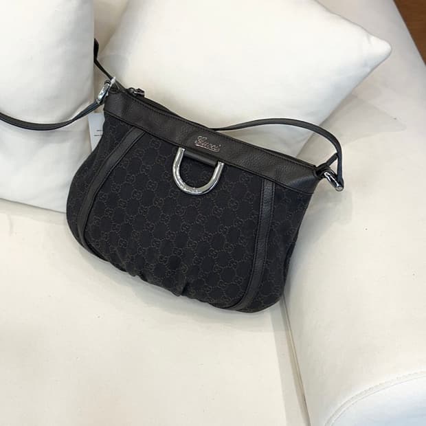 구찌 블랙 GG 캔버스 크로스백 (정품)