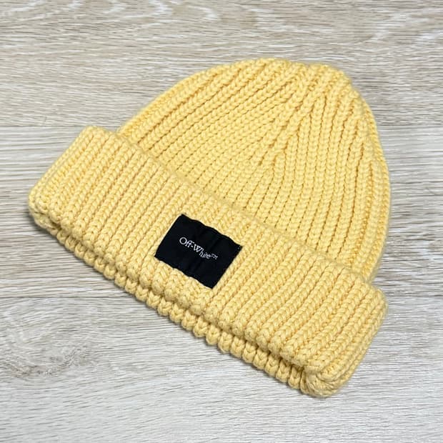 [S+급/OS] 오프화이트 로고 패치 비니 옐로우