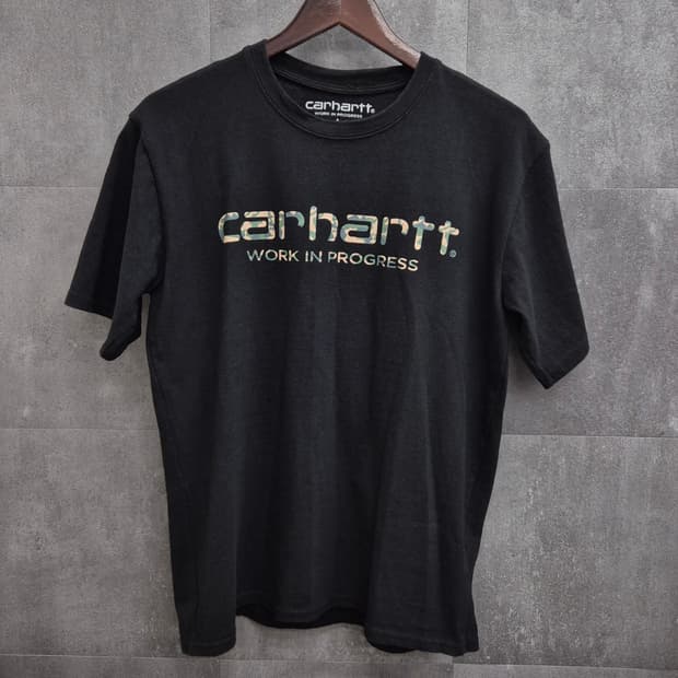 Carhartt / WIP 카모 로고 반팔티
