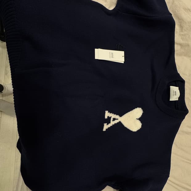 아미 하트 로고 네이비 니트