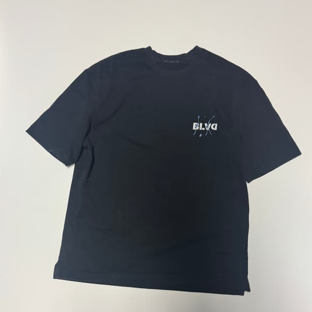 남성 질스튜어트 22년도 프린팅 반팔 티셔츠 M ~ L 블랙