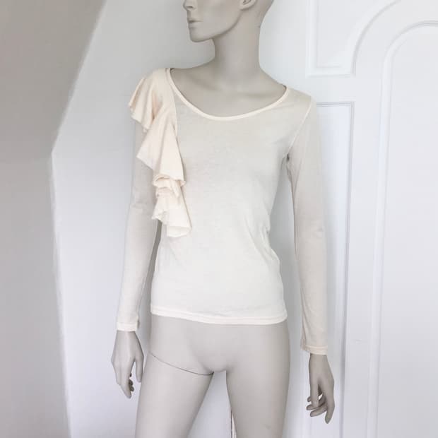 Cream Ruffled Point Long Sleeve Top