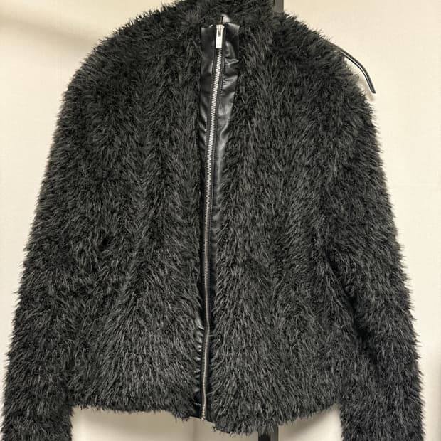 플레이스스튜디오 소프트 퍼 오버핏 자켓