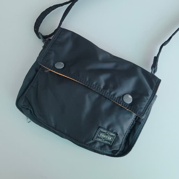 PORTER 탱커 엔벨로프 블랙 숄더백