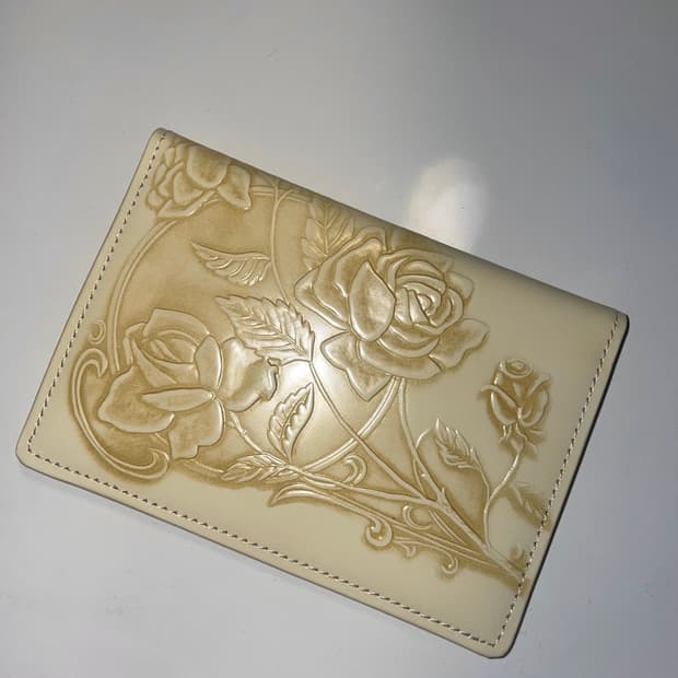 장폴고티에 뉴로즈 지갑 크림