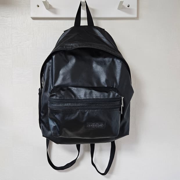 이스트팩 eastpak 패디드파커 블랙 코팅 백팩