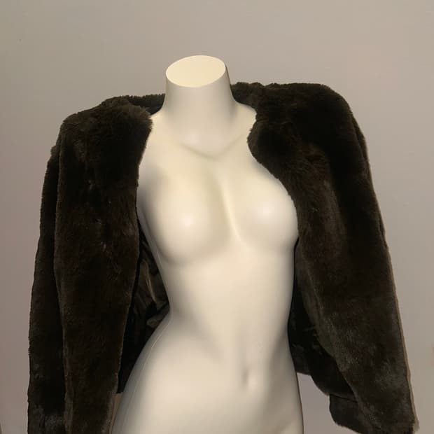 고동색 빈티지 크롭 페이크 퍼 자켓 카키