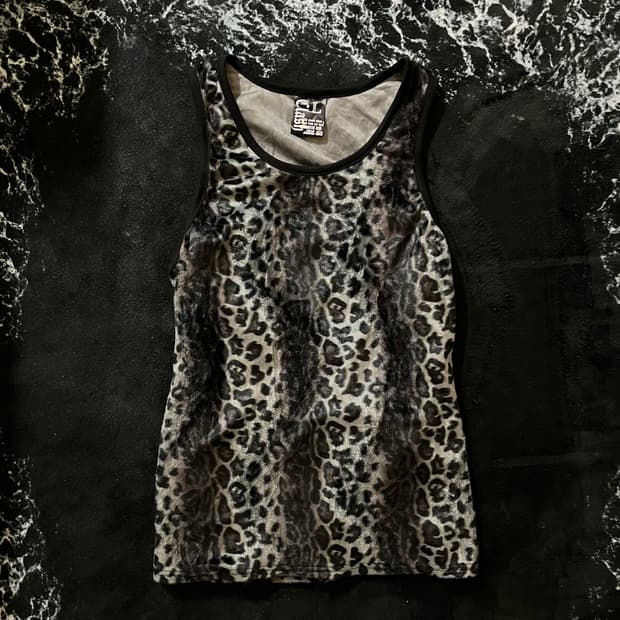 그레이 레오파드 나시