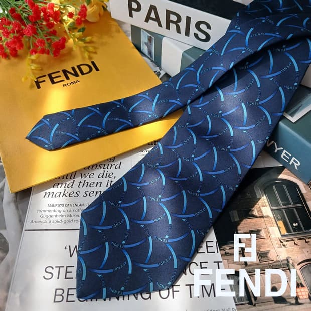 FENDI 펜디 실크 네이비 이니셜 로고 패턴 넥타이 9.5cm A등급