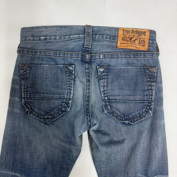 TRUE RELIGION DISTRESSED JEAN